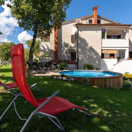 Schoene Neue Mit Privatem Pool *
