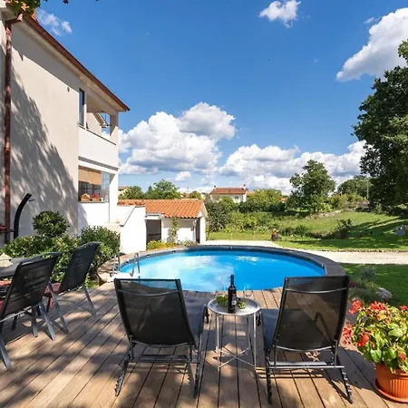 Schoene Neue Mit Privatem Pool 公寓 *